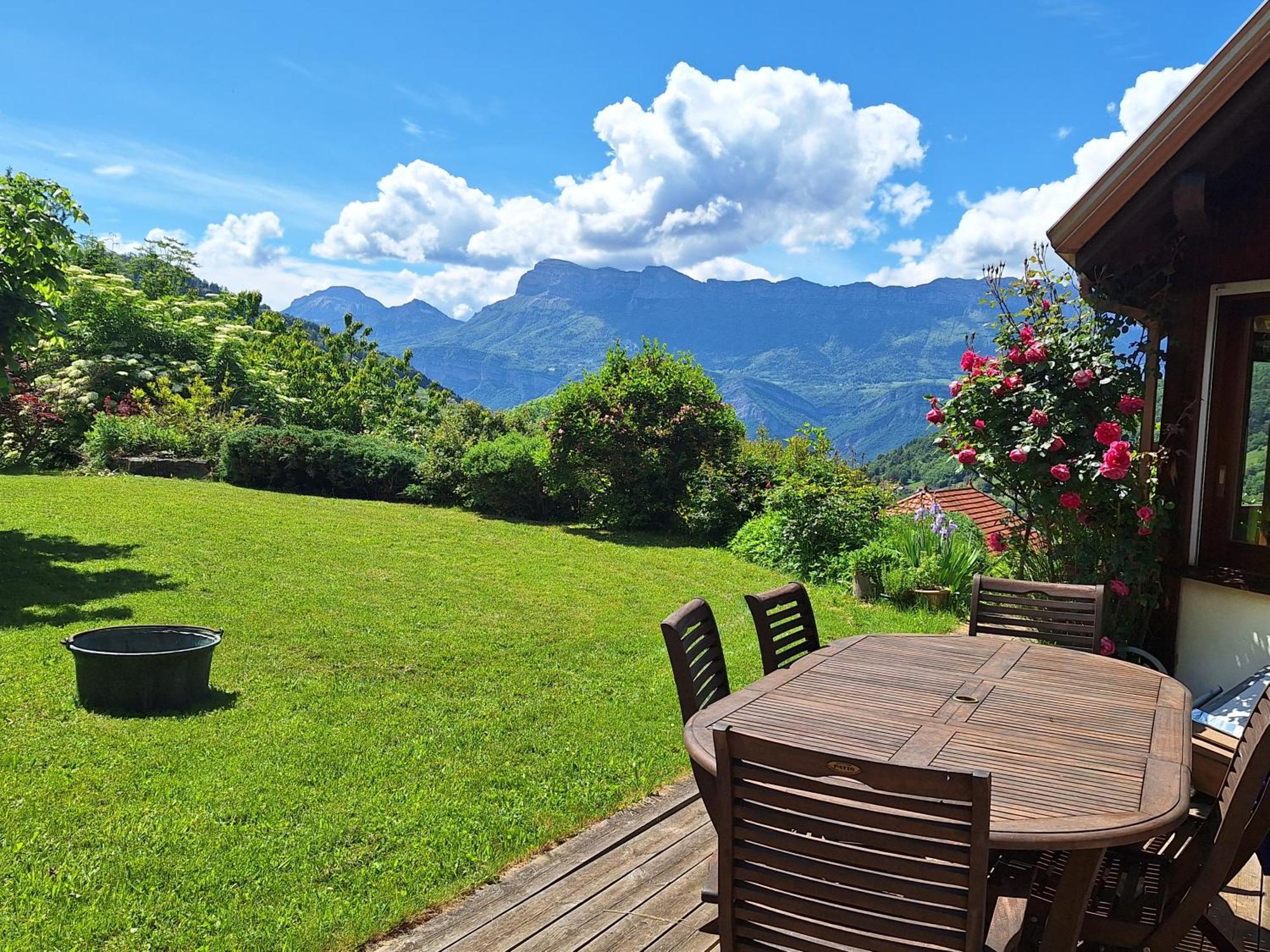 Bed and Breakfast Eco-Logis Mad'In Belledonne Theys Exterior foto